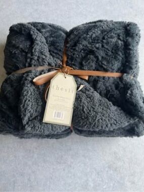 Thesis Plush Sherpa Throw Blanket in Charcoal Gray